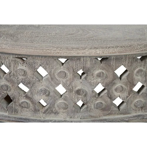 A functional table with artistic character - The Leaf Crafts