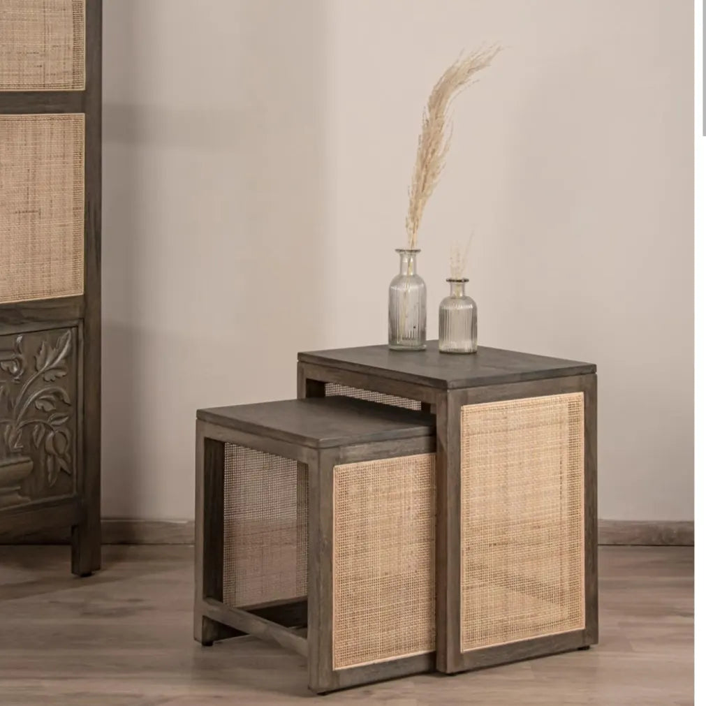 Space-saving nesting table design