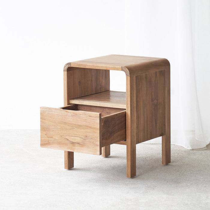 premium solid wood and high-quality materials