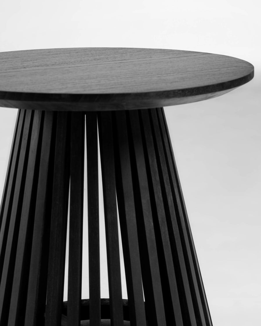 he table showcases natural wood grain while ensuring strength and stability for everyday use